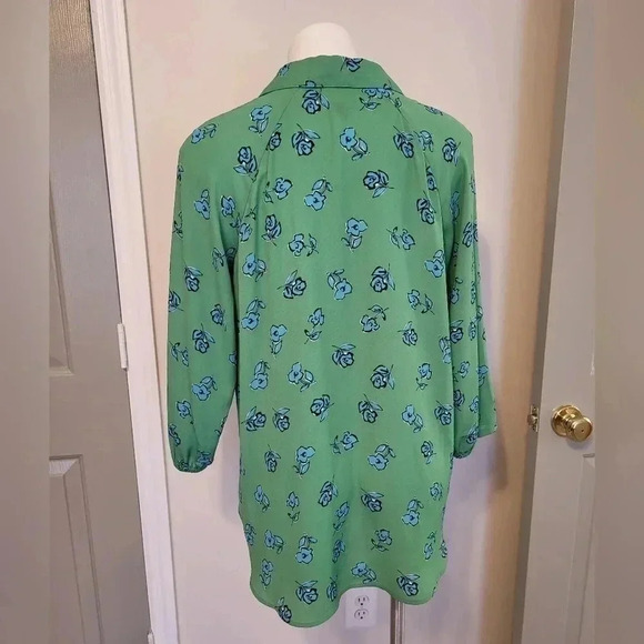 Cabi Kelly Green Go to Painters Smock Button Down Floral Oversized Blouse(S) - Picture 6 of 13